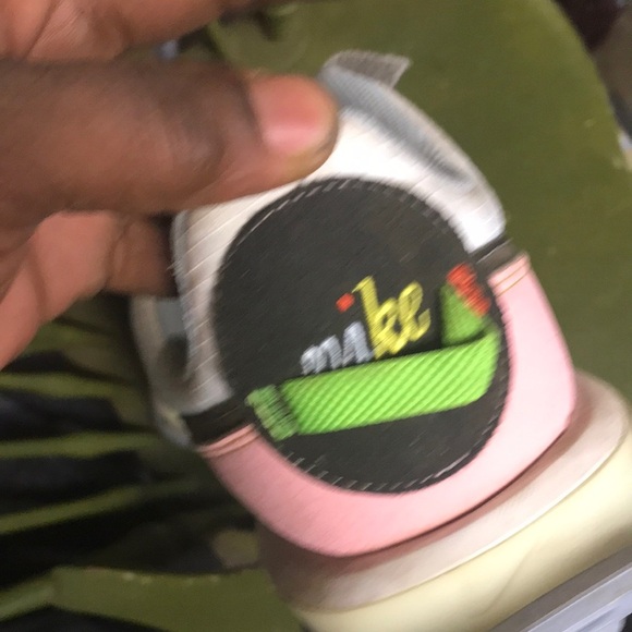 Nike White and Black Sneakers Retro-Inspired Design - Picture 6 of 9